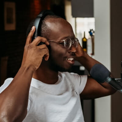 Inicio Podcaster Template Host Img 1